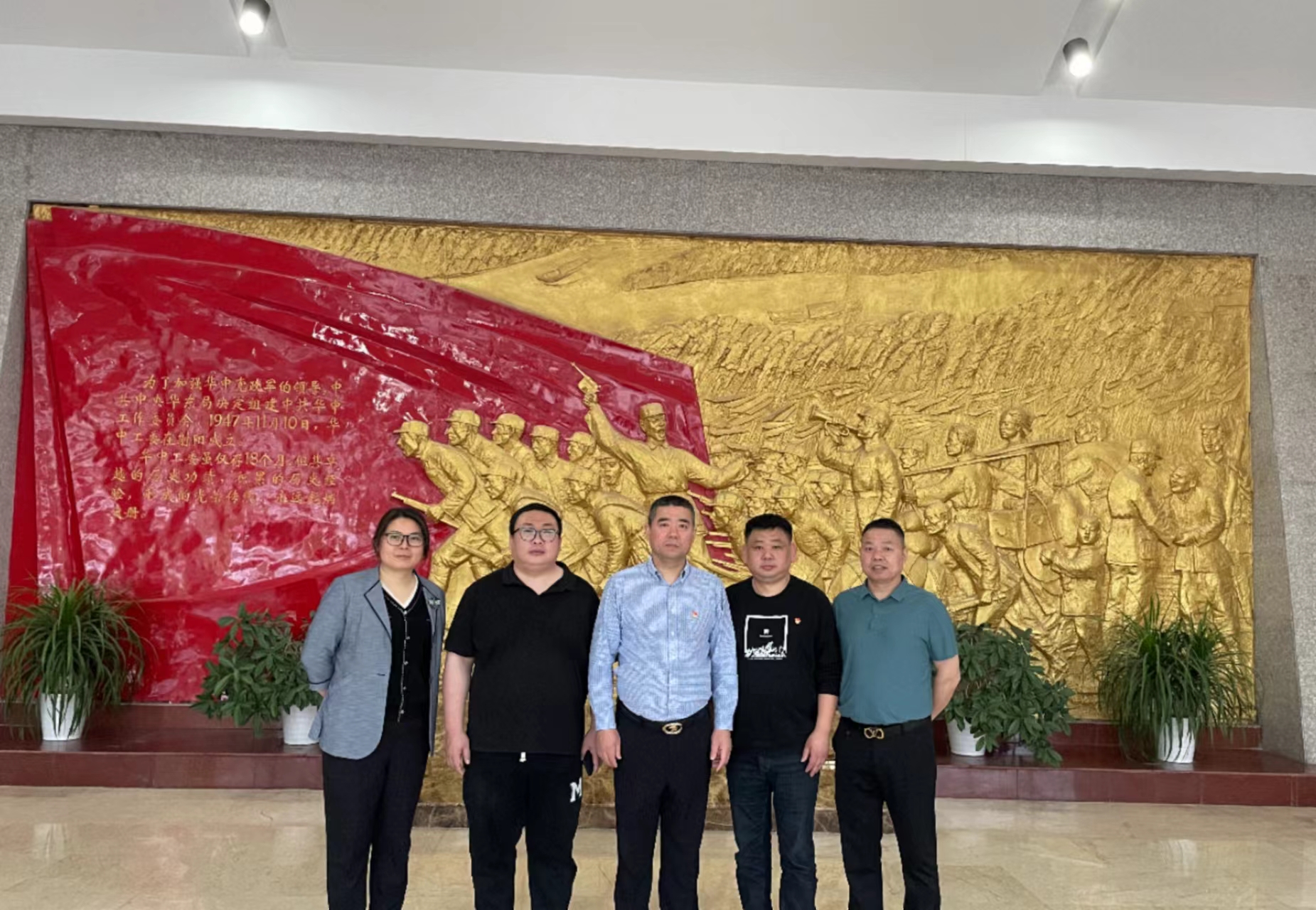 1715138521261615.jpg a6b79240837ea60bd67caec977e5352.jpg